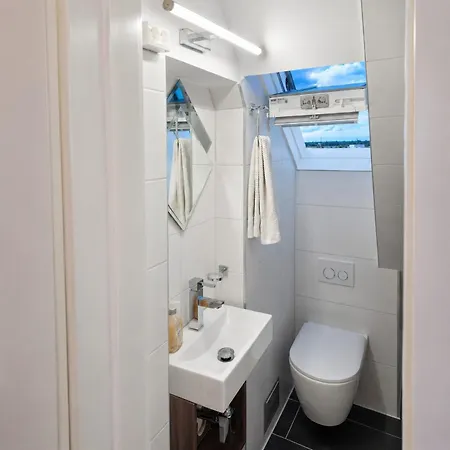 Moderne Dachgeschosswohnung Fuer Zwei Personen