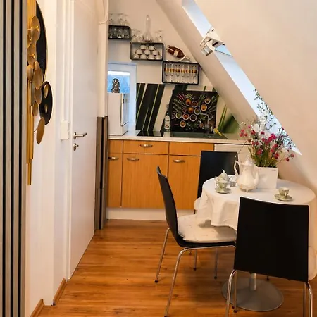 Moderne Dachgeschosswohnung Fuer Zwei Personen Apartament